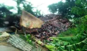 FOTO-Penampakan Rumah Warga Sumenep Dihantam Puting Beliung