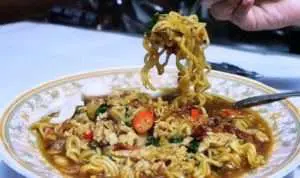 Resep Mi Nyemek Pedas, Enaknya Bikin Nagih