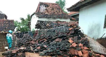 Puting Beliung Landa 4 Desa di Sumenep, Puluhan Rumah Rusak