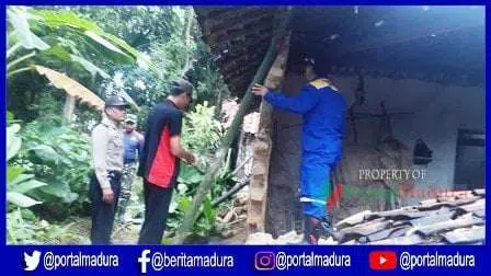 Saat Tidur Pulas, Rumah Nenek Sebatangkara di Pamekasan Ambruk