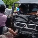 Braakk! Pick Up Vs Mobil Box Sopir Terjepit, Begini Kronologinya