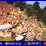Tebing 4 Meter Longsor Tutup Akses Jalan Desa di Sampang