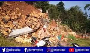 Tebing 4 Meter Longsor Tutup Akses Jalan Desa di Sampang