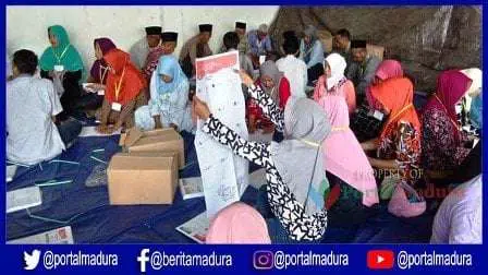 Bawaslu Pamekasan Minta Tenaga Sortir Surat Suara Jaga Netralitas