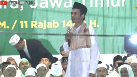 Jemaah Tabligh Akbar UAS Dilarang Ajungkan Jari, Lihat Reaksinya, Video Full UAS di Ponpes Al-Amien Prenduan Sumenep