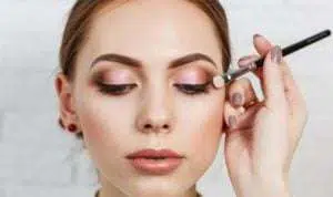 Ladies, 3 Trik Mudah Mengaplikasikan Makeup Flawless