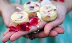 2 Cara Mudah Bikin Lip Balm Sendiri di Rumah dengan Bahan Alami