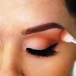 3 Cara Agar Makeup Mata Tahan Lama Meski Diterjang Hujan