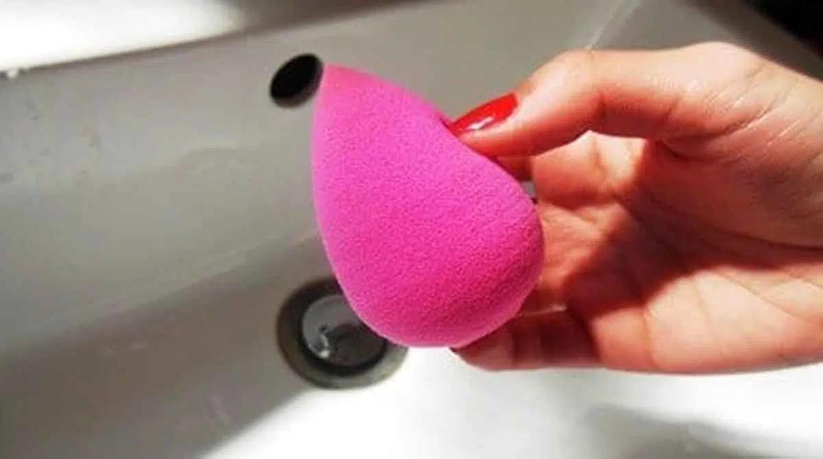 4 Cara Bersihkan Sponge Makeup Pakai Microwave