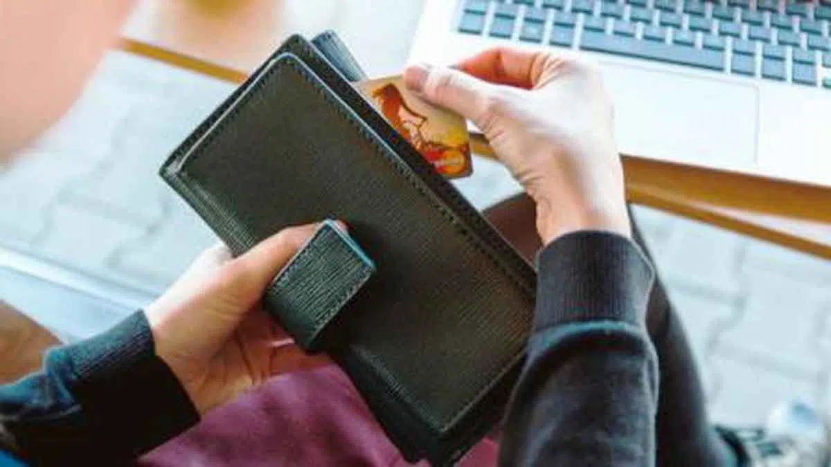 6 Barang yang Sebaiknya Dibuang dan Ada di Dompet