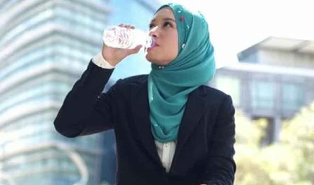7 Adab Minum yang Diajarkan Rasulullah