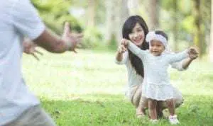 Bunda, Begini Cara Mudah Latih Si Kecil Agar Cepat Berjalan