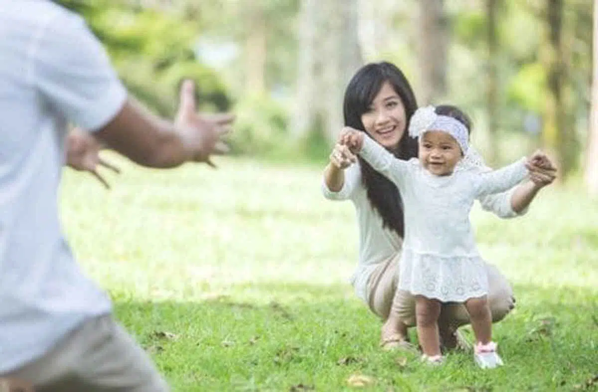 Bunda, Begini Cara Mudah Latih Si Kecil Agar Cepat Berjalan