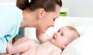 Bunda, Ini 4 Cara Cerdas Optimalkan Perkembangan Bayi Usia 4 Bulan