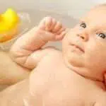 Bunda, Ini Waktu Terbaik Mandikan Bayi