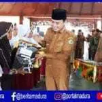 RA Baddrut Beri Penghargaan Kepada Pembaca Alquran Terbaik se Pamekasan