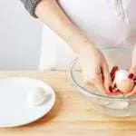Cara Mudah Kupas Kulit Telur Rebus Supaya Tak Hancur
