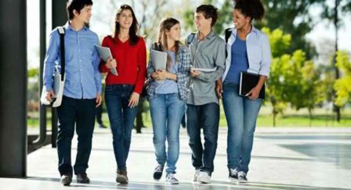 Guys, Ini Dia 6 Manfaat Sekolah di Luar Negeri