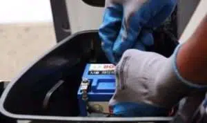 Guys, Kenali Tanda Aki Motor Harus Segera Diganti
