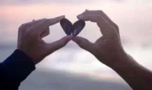 Guys, Ternyata Ini Perbedaan Jatuh Cinta dan Mencintai