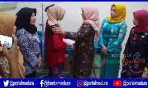 Istri Bupati Sampang, Nyai Hj. Mimin Slamet Junaid