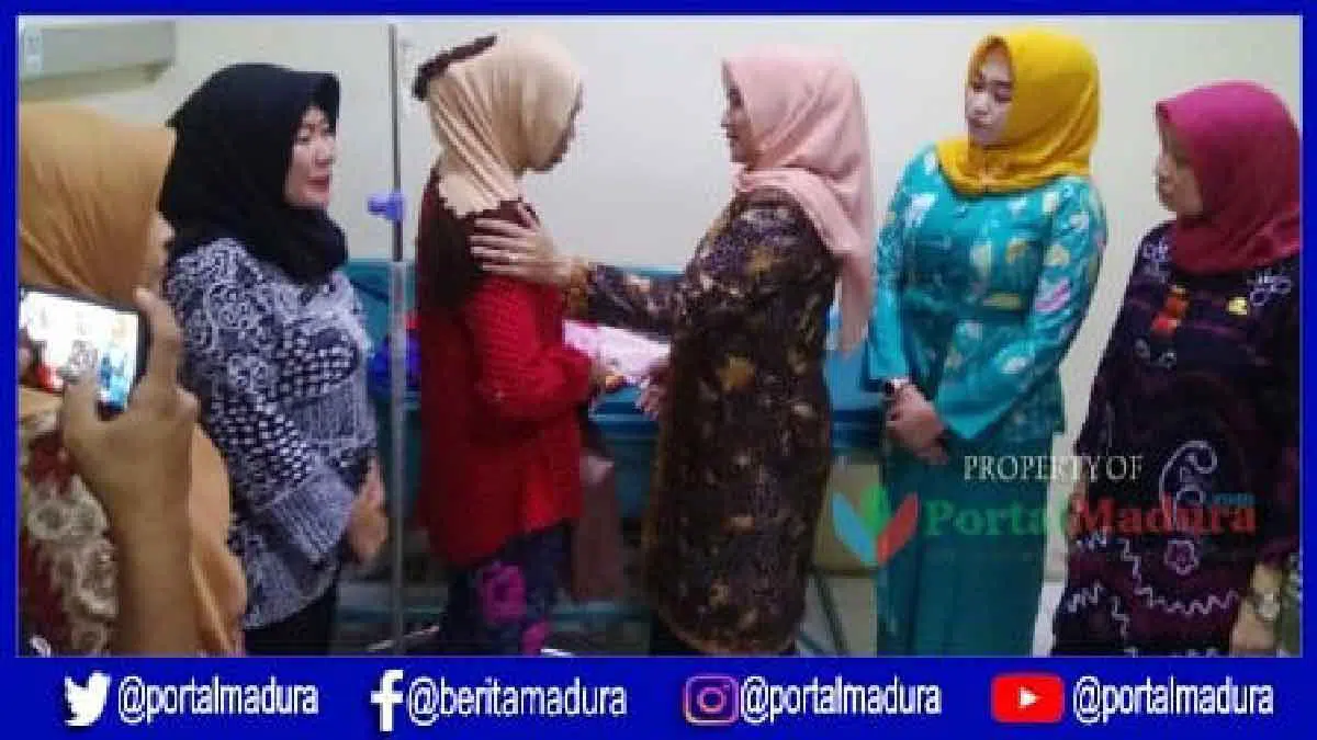 Istri Bupati Sampang, Nyai Hj. Mimin Slamet Junaid