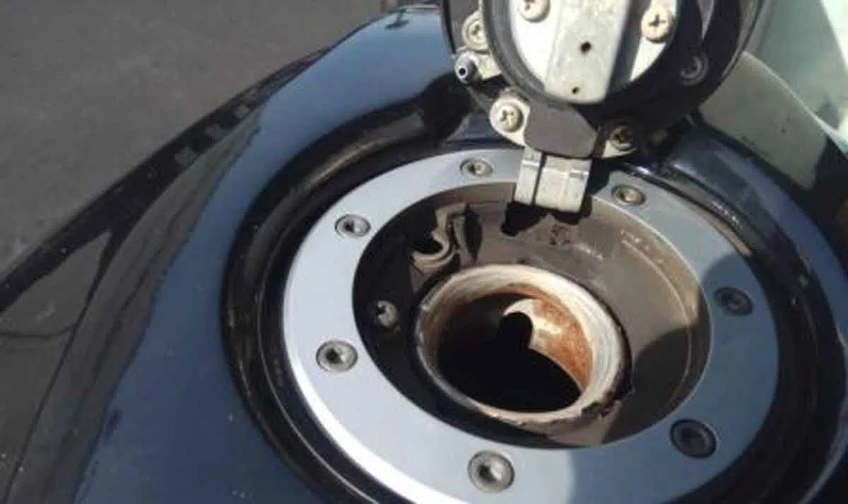 Jangan Biasakan Tangki Bensin Motor Anda Kosong, Ini Bahayanya