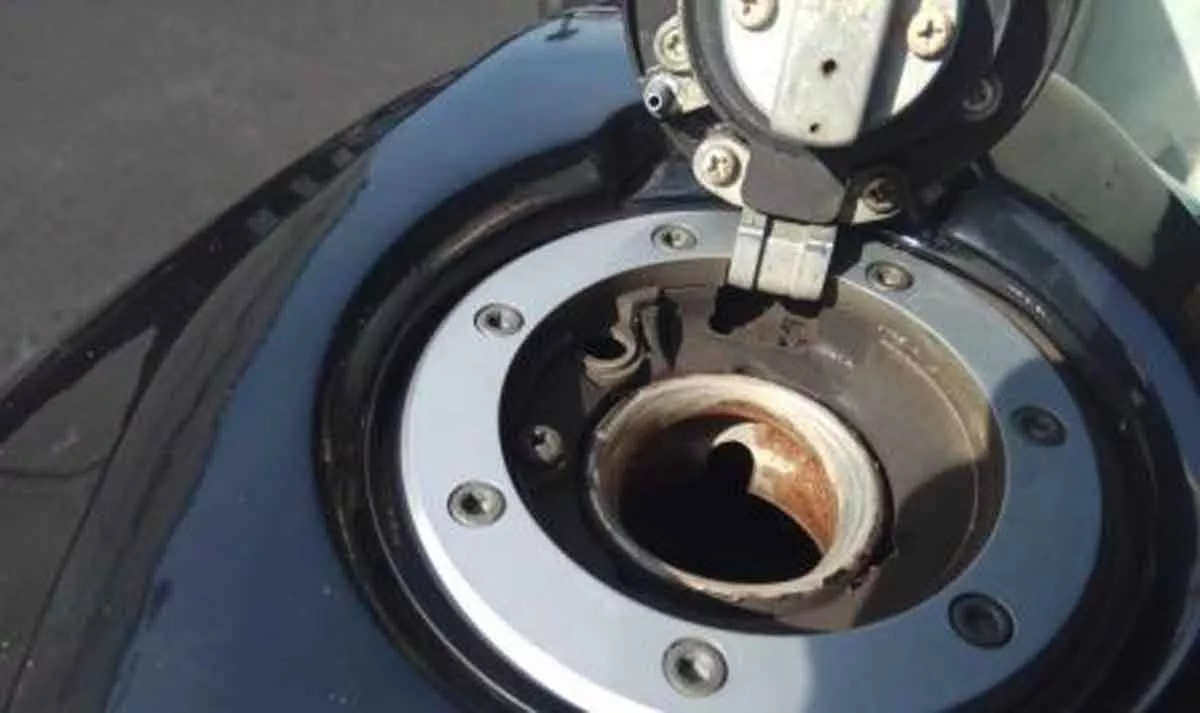 Jangan Biasakan Tangki Bensin Motor Anda Kosong, Ini Bahayanya