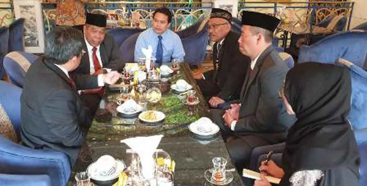 Perkuat Kerjasama Pendidikan, Konjen RI Jeddah Temui Rektor UNNES di Mekkah