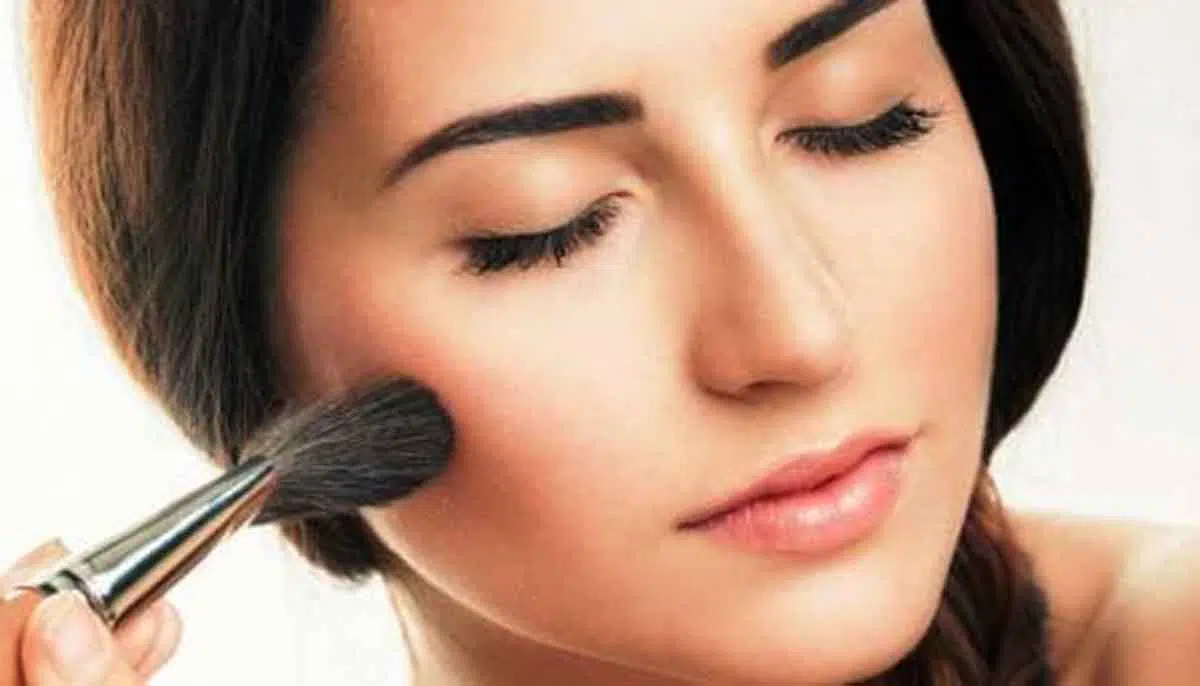 Ladies, Begini Cara Bikin Makeup Tahan Lama Tanpa Touch Up Lagi