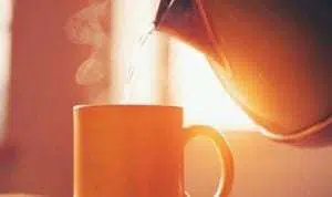Menakjubkan, Kenali 4 Khasiat Minum Air Hangat di Pagi Hari