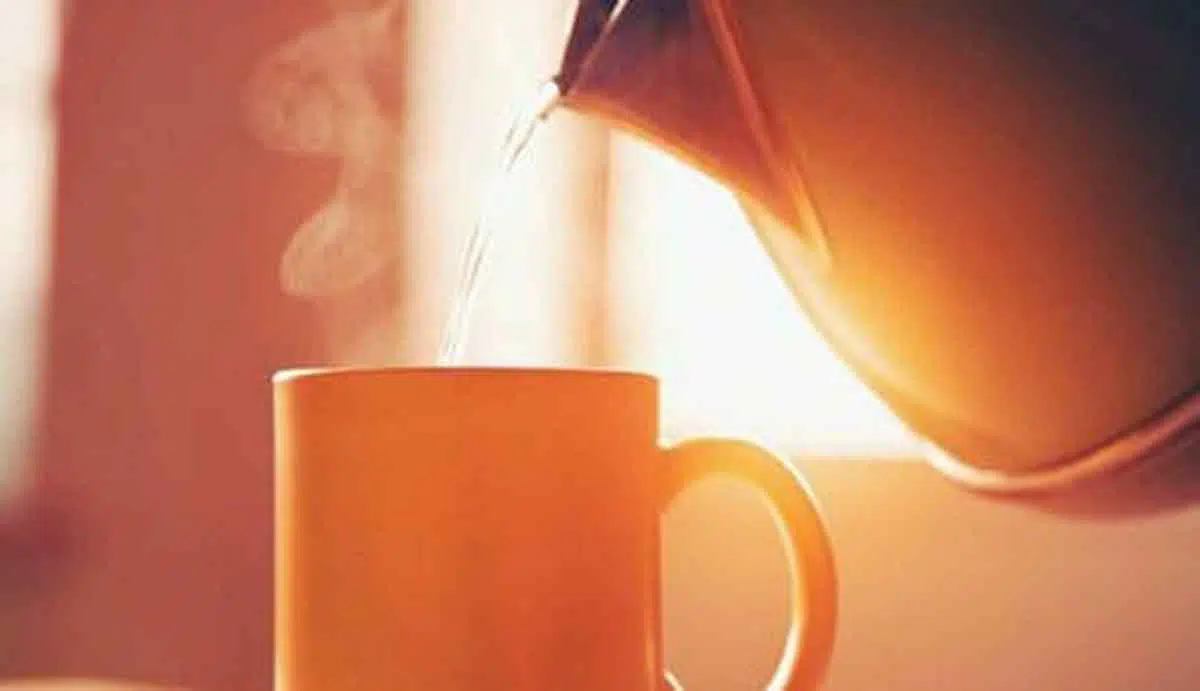 Menakjubkan, Kenali 4 Khasiat Minum Air Hangat di Pagi Hari