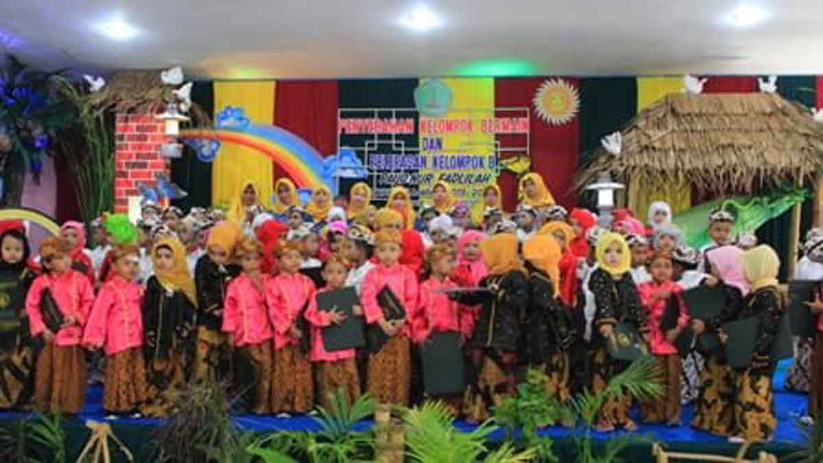 PAUD Nurfadillah Gelar Pelepasan TK B dan Penyerahan KB dengan Penuh Haru