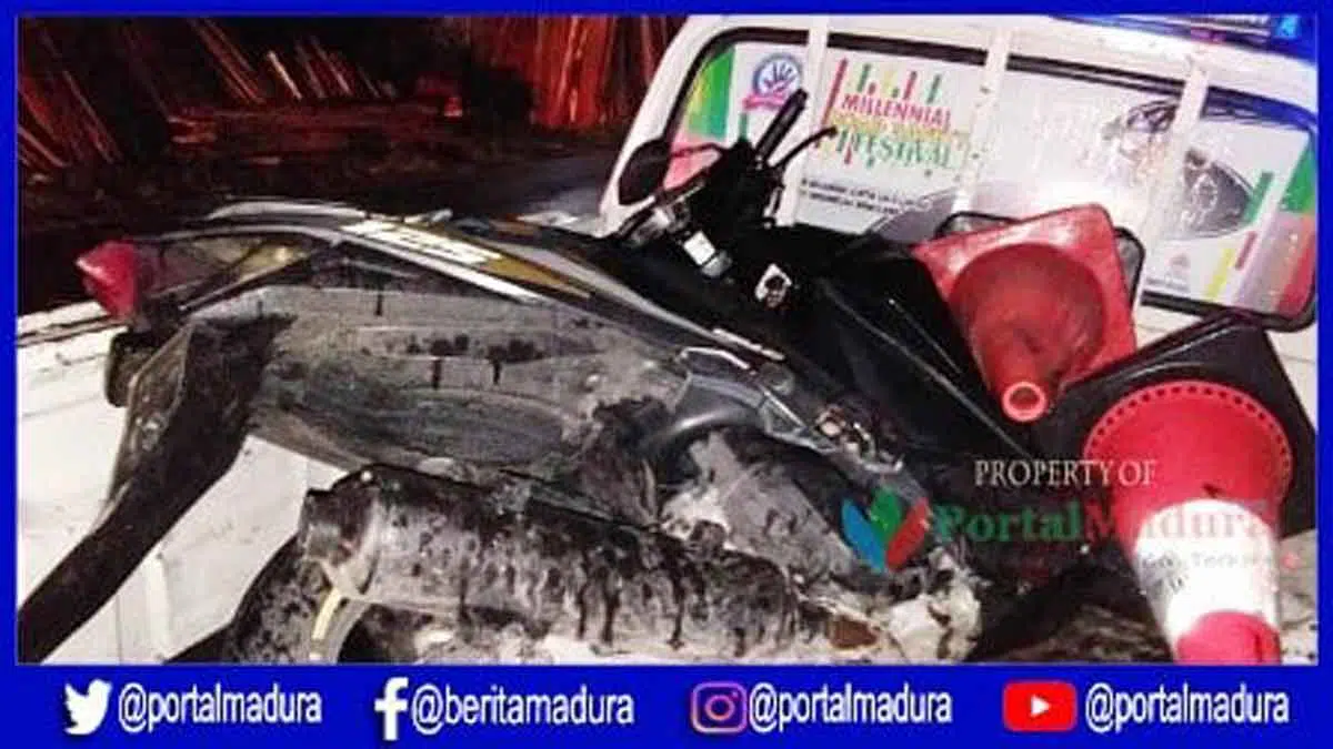 Pemotor Tabrak Truk, Korban Dilarikan ke RSUD Sampang