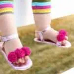 Perhatikan! Begini 3 Cara yang Benar Pilih Sandal Anak