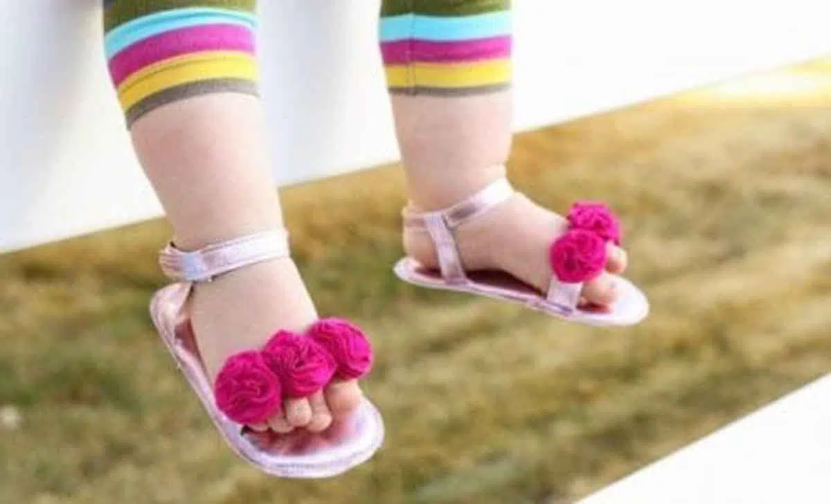 Perhatikan! Begini 3 Cara yang Benar Pilih Sandal Anak