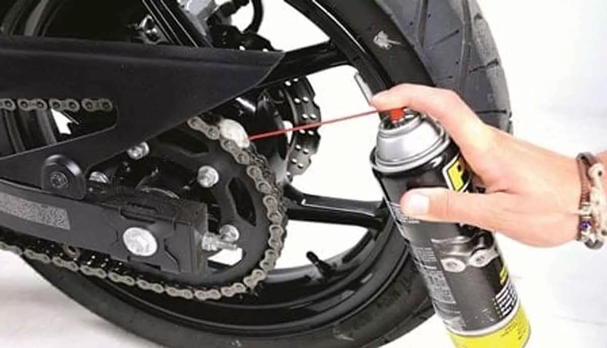 Rantai Motor Dilumasi Oli Bekas Vs Minyak Goreng, Ini Untung Ruginya - Portalmadura.com Rantai Motor Dilumasi Oli Bekas Vs Minyak Goreng, Ini Untung Ruginya