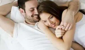 Suami, Ini 6 Cara Bantu Istri yang Malu Bercinta