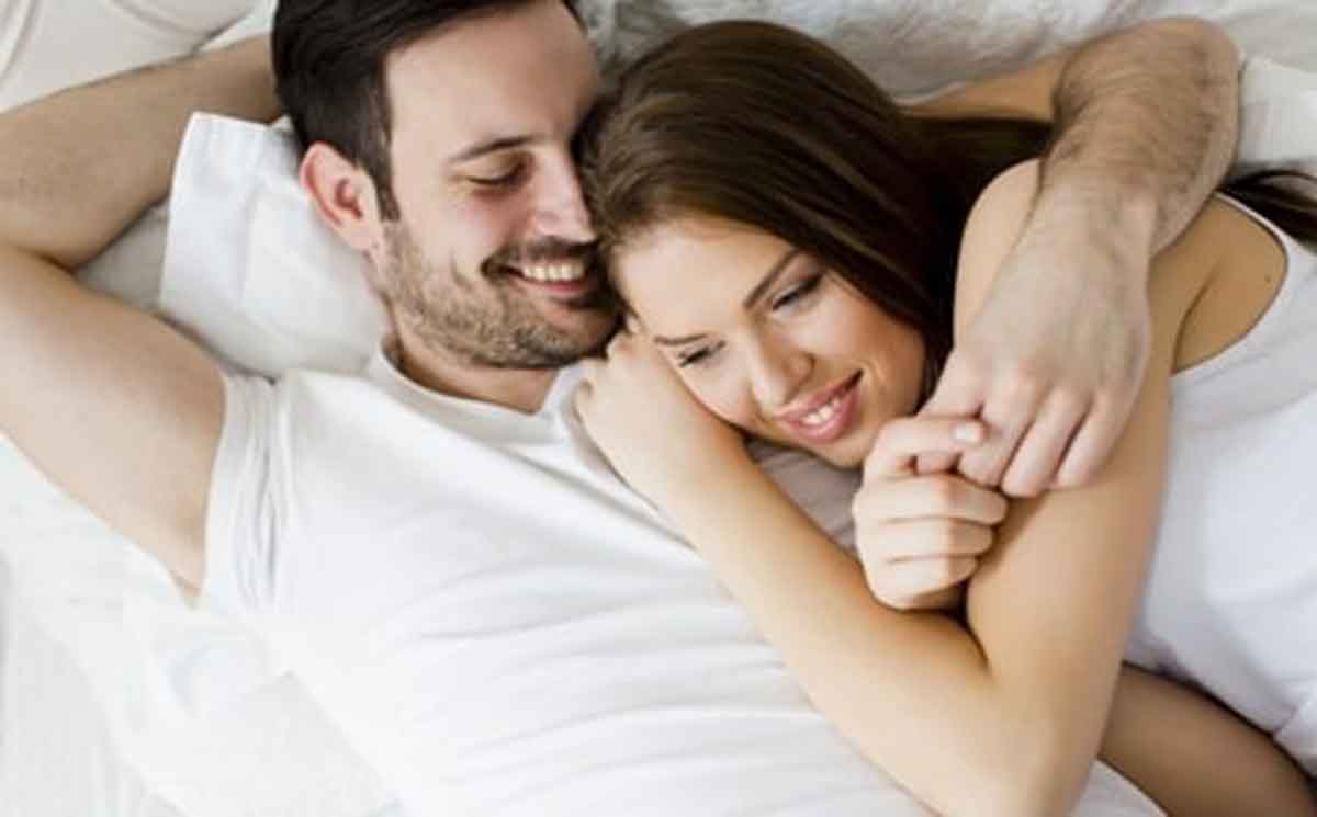 Suami, Ini 6 Cara Bantu Istri yang Malu Bercinta