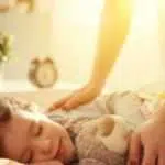 Tak Perlu Drama, Begini Cara Menarik Bangunkan Anak di Pagi Hari