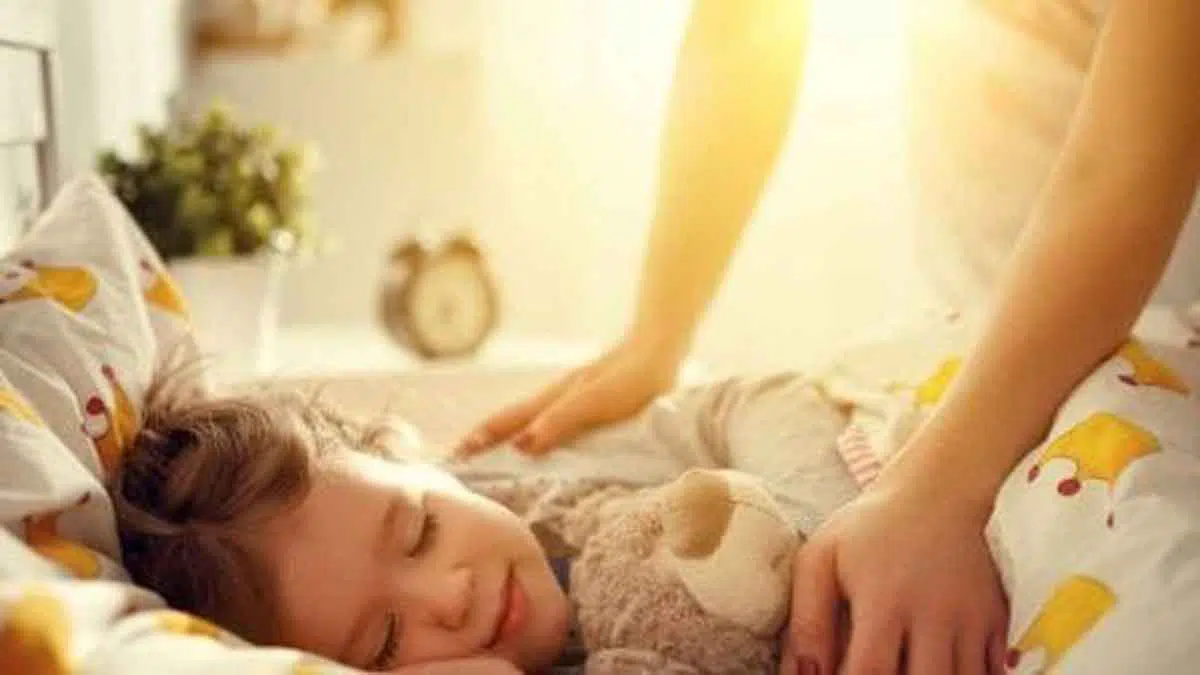 Tak Perlu Drama, Begini Cara Menarik Bangunkan Anak di Pagi Hari