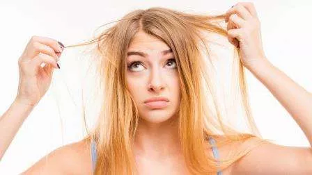 Tanpa Disadari, Ternyata 8 Hal Ini Jadi Penyebab Rambut Menipis