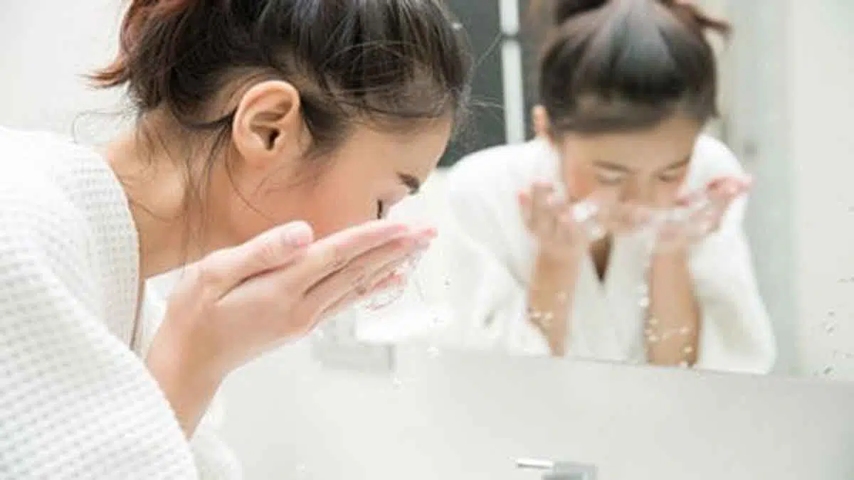 Yuk Pakai Metode Double Cleansing Agar Wajah Anda Lebih Bersih