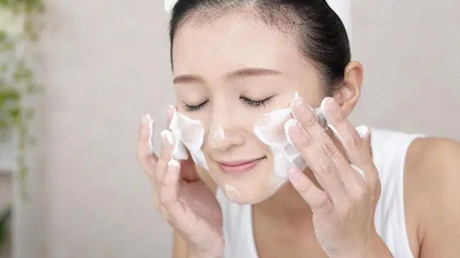 Kulit Kering Selama Bulan Ramadan? Cegah dengan 3 Tips Ini!