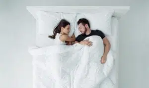 Kenali 4 Perbedaan Cara Tidur Antara Pria dan Perempuan
