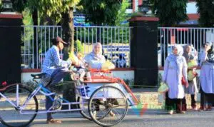 Ramadan Berkah, Dharma Wanita BPPKAD Sumenep Bagi-bagi Takjil