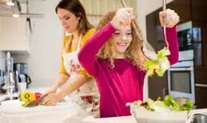 4 Cara Bikin Anak Tak Malas Bangun Sahur