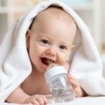 4 Cara Cerdas Latih Anak Berhenti Gunakan Botol Susu