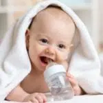 4 Cara Cerdas Latih Anak Berhenti Gunakan Botol Susu