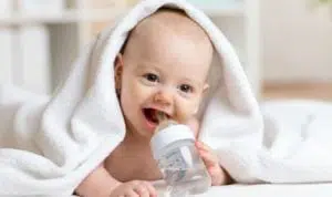4 Cara Cerdas Latih Anak Berhenti Gunakan Botol Susu